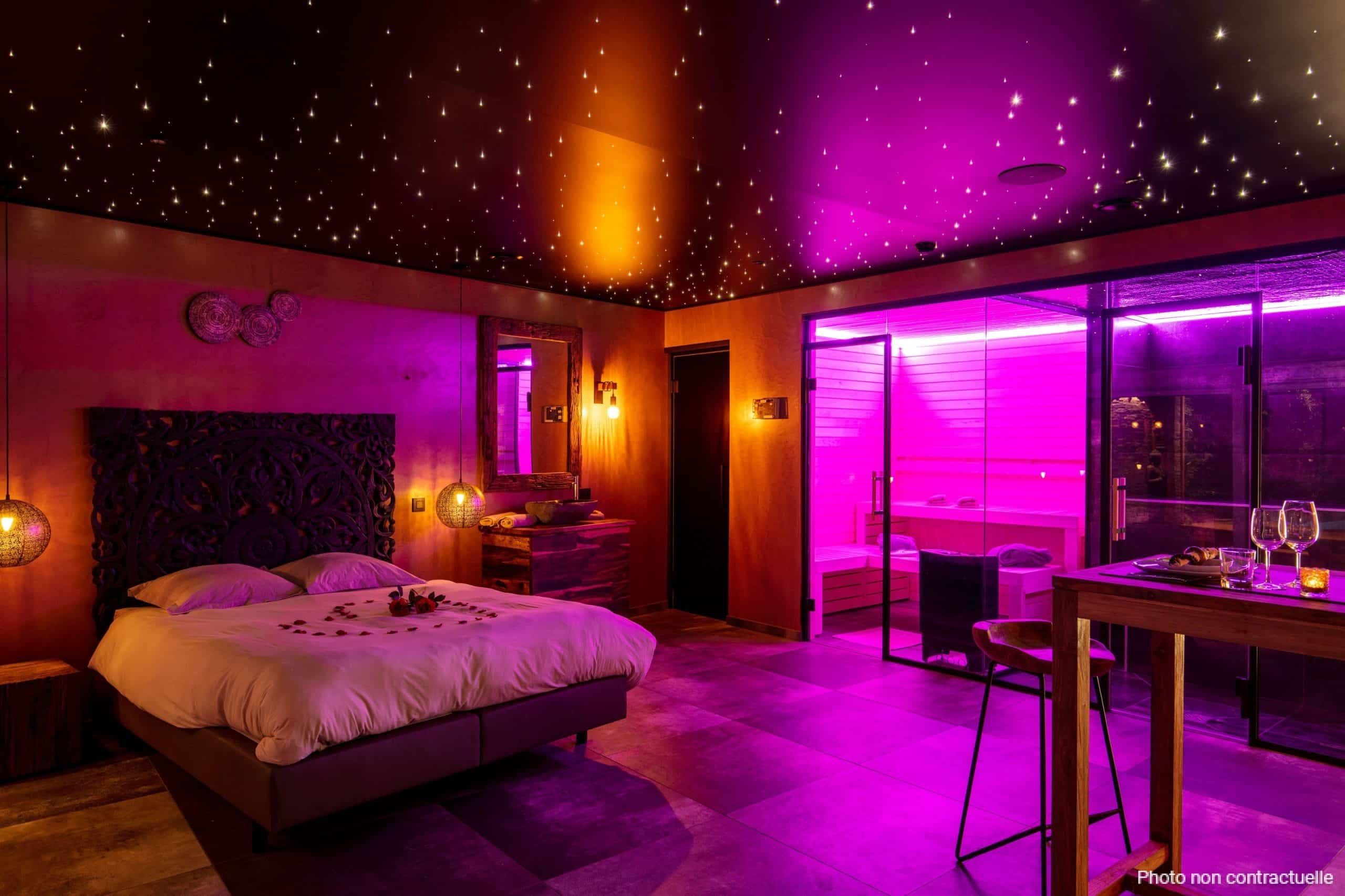chambre-avec-sauna-et-neon