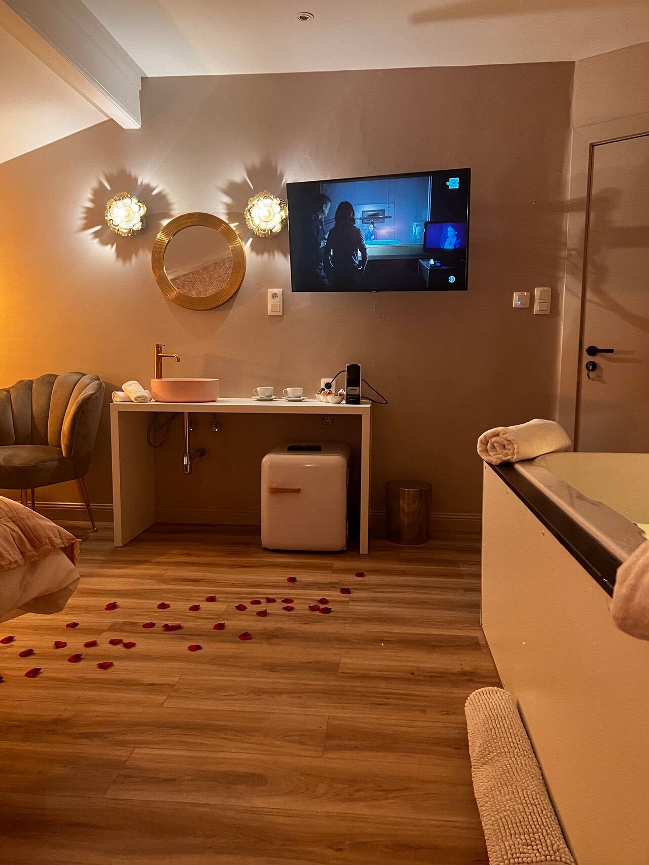 HOTEL-MADEMOISELLE-CHAMBRE-LA-FAVORITE-0012