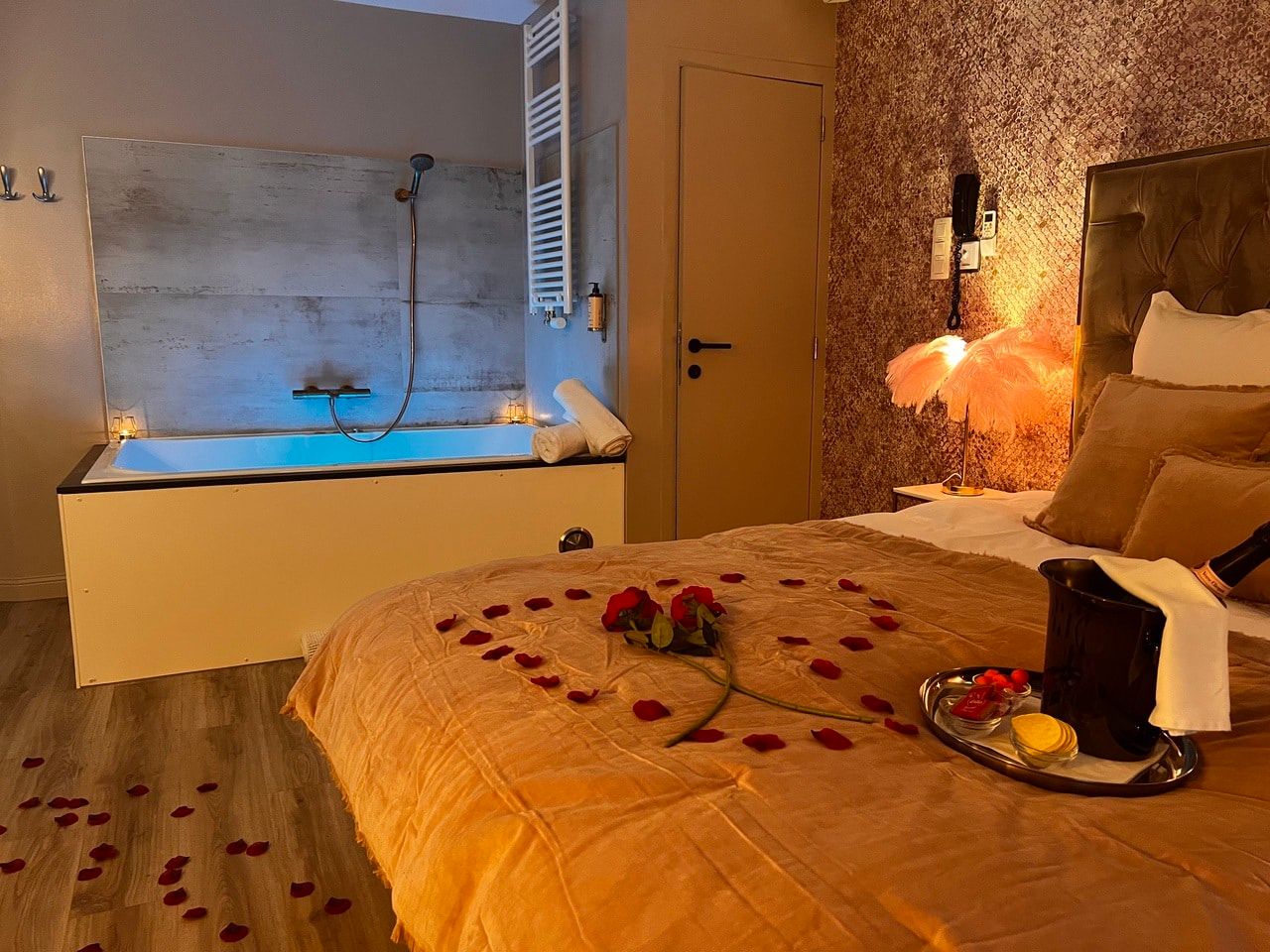 HOTEL-MADEMOISELLE-CHAMBRE-LA-FAVORITE-0016