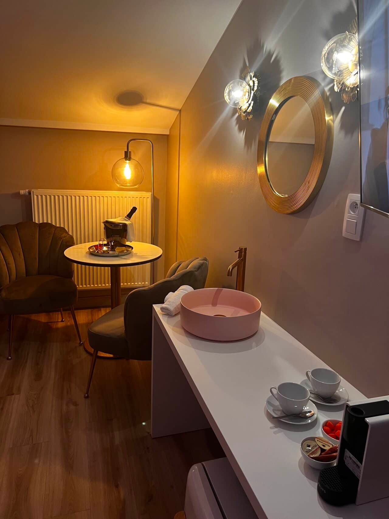 HOTEL-MADEMOISELLE-CHAMBRE-LA-FAVORITE-0025