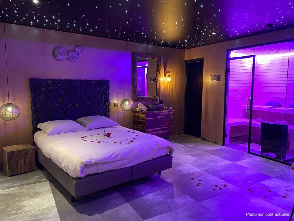 chambre-avec-néon-et-sauna