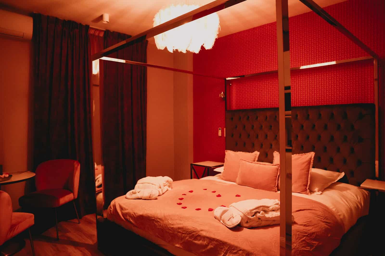 Chambre-romantique-avec-sauna-privatif
