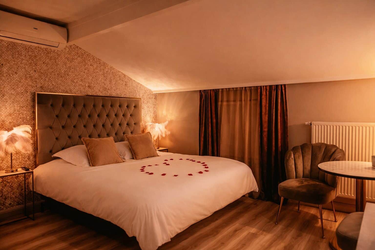 Chambre-romantique-avec-sauna-privatif