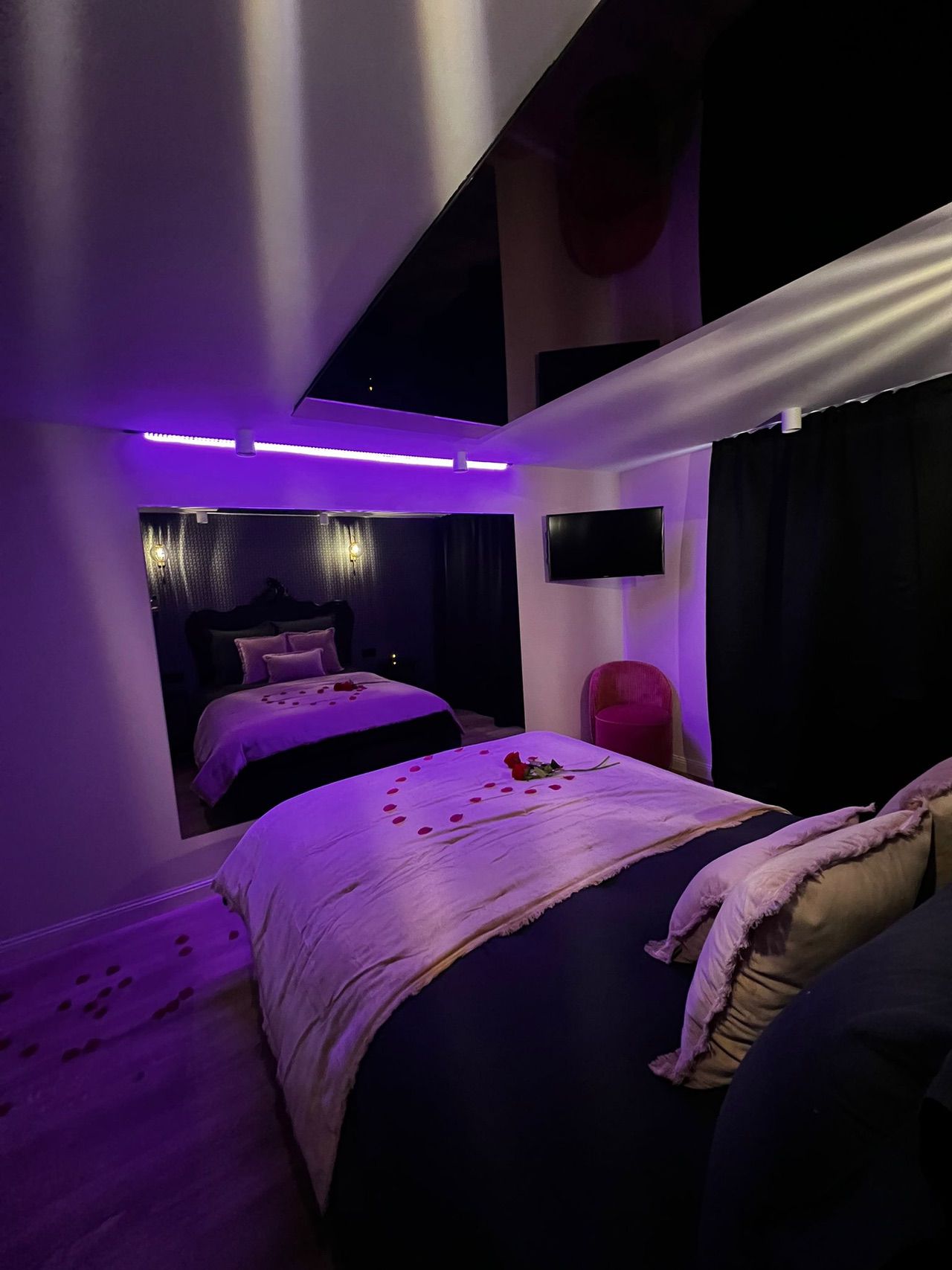 hotel-mademoiselle-chambre-frivole hotel-pour-amoureux-chambre-frivolle